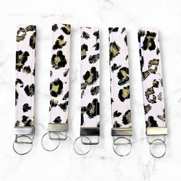 Keychain Wristlet Style Cheetah Print with Silver Hardware Brand New Handmade - Picture 1 of 2